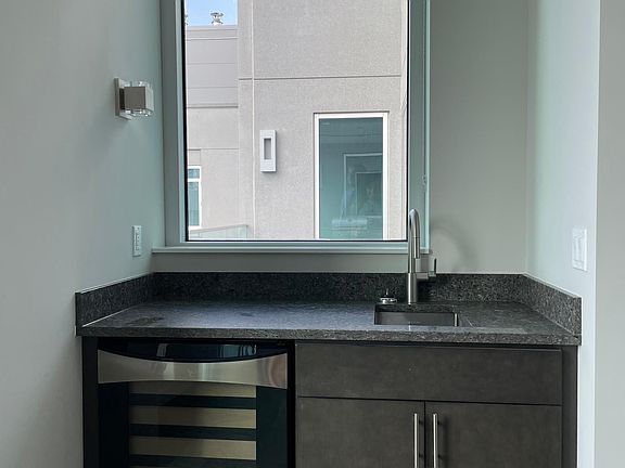 5th image of 551 S Emerson St #912