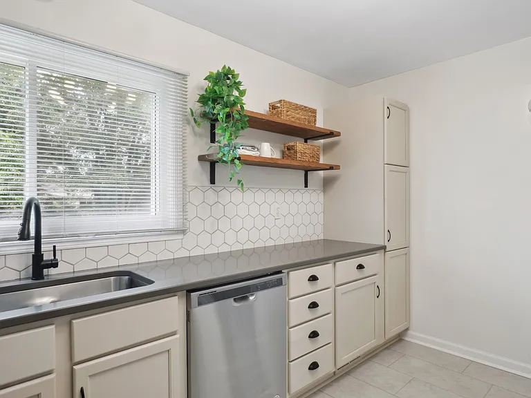 1218 Sunset Dr — Photo 20