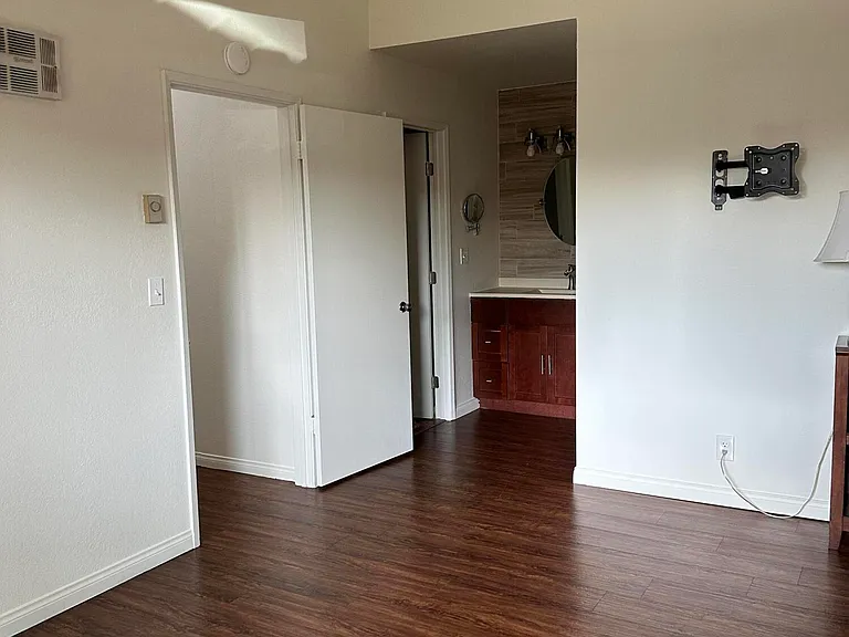 166 Kingston Ave #C — Photo 6