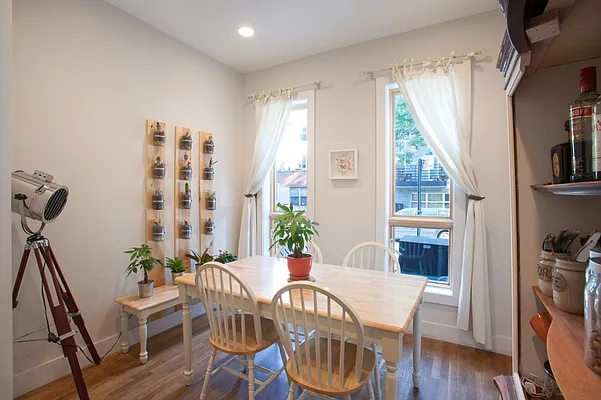 Rented by MNS | media 50