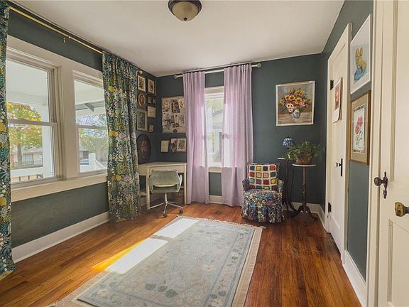 4th image of 8508 Robinson St