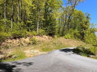 1 Chestnut Dr, Franklin, NC 28734