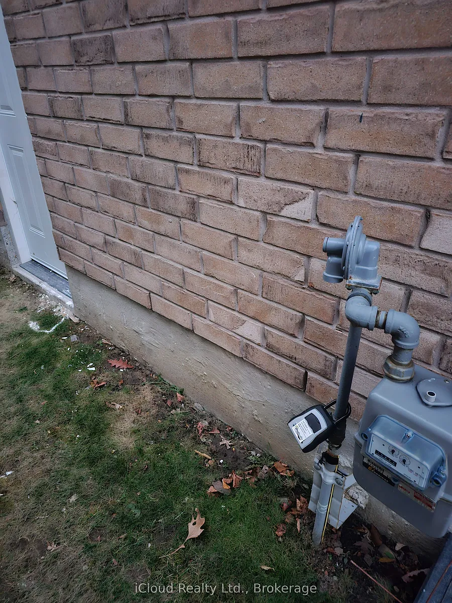 Building Photo - 95 Northglen Blvd #BASEMENT