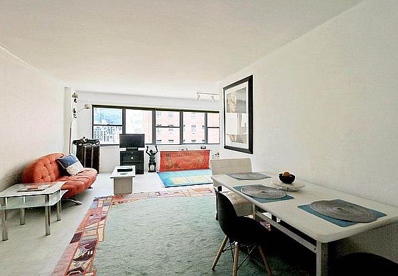 3rd image of 430 W 34th St APT 11F