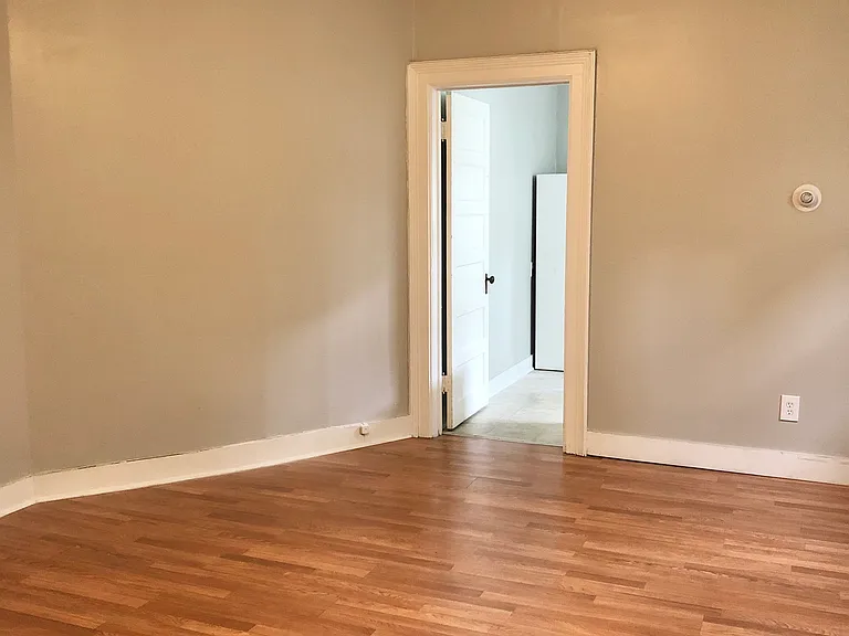 434 Glen St #2B — Photo 3