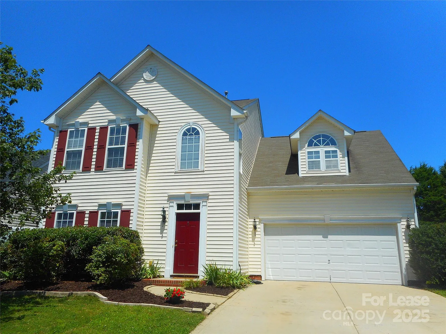 3 bed, 2.5 bath, 2372 sqft, $2,175 — Photo 1
