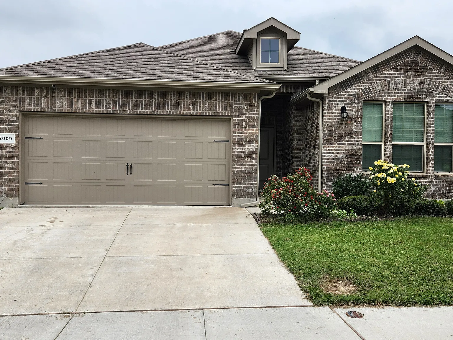 4 bed, 2214 sqft, $2,500 — Photo 1