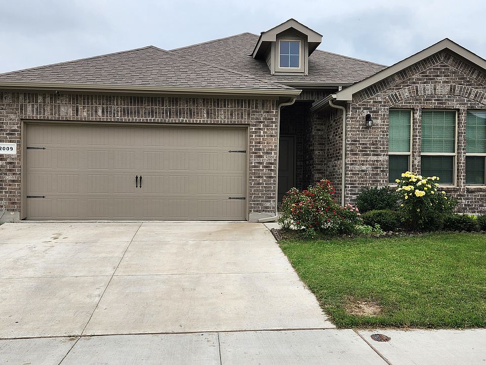 beautiful 2021 lightly lived in home with 4 bedrooms , office and large open living room