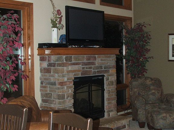 Open Great Room w/ Gas Fireplace