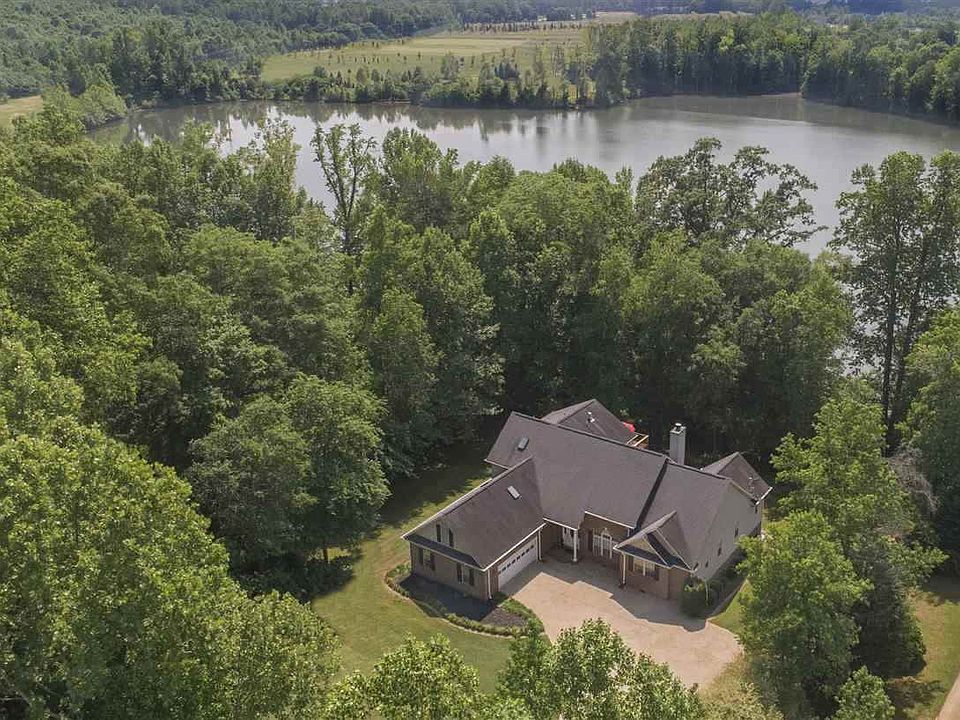 1st image of 207 Woodlake Dr