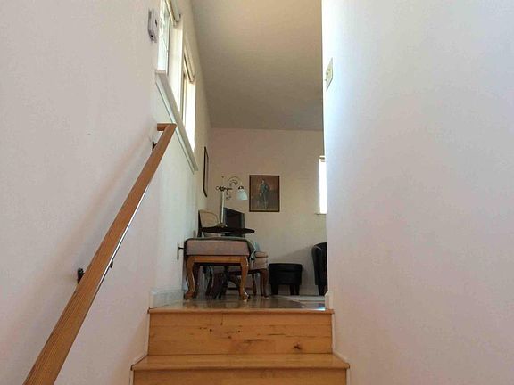 2nd image of 10 E Calle Crespis #B