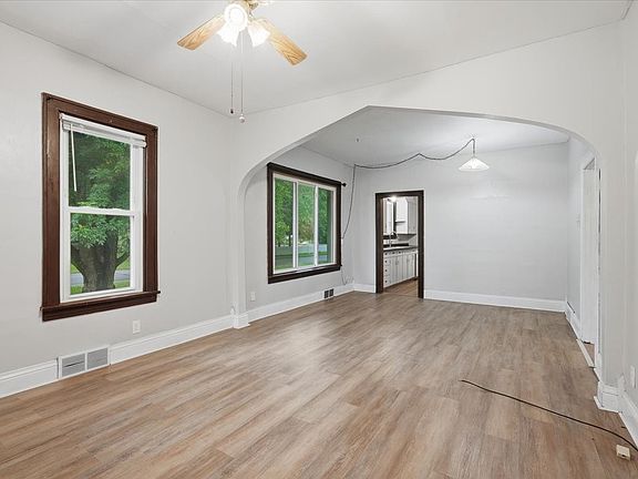 4th image of 146 W Winter Avenue