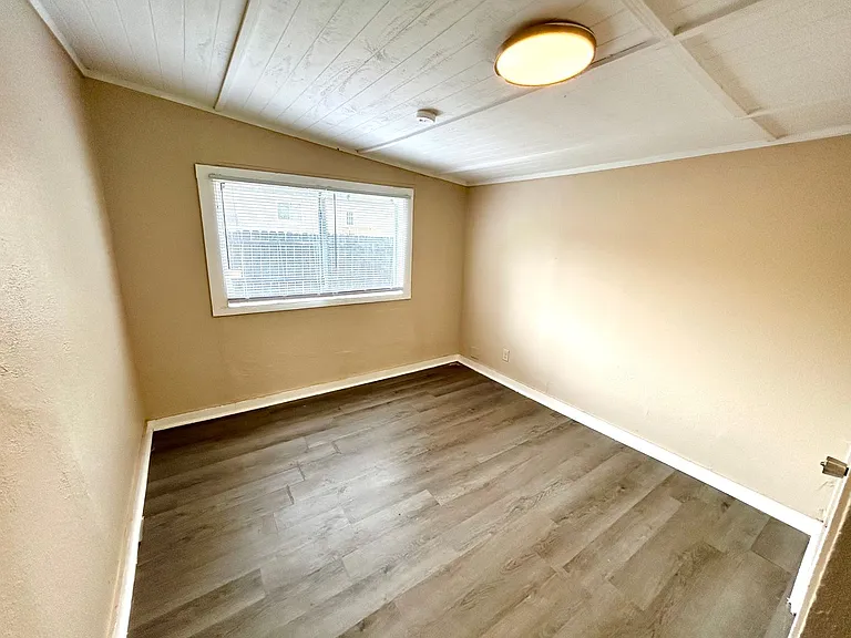 729 Burmeister St — Photo 14