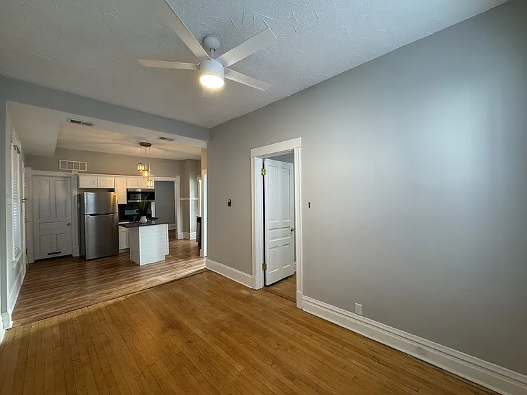1721 W Nelson St — Photo 13