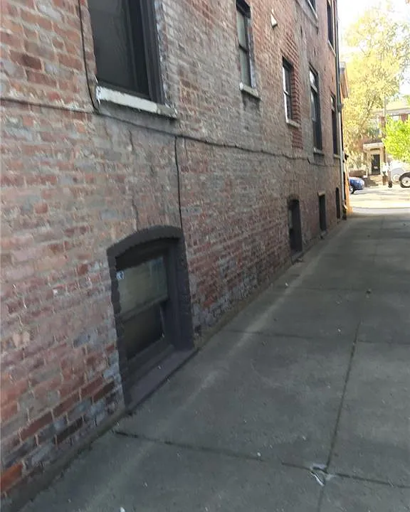 Building Photo 3