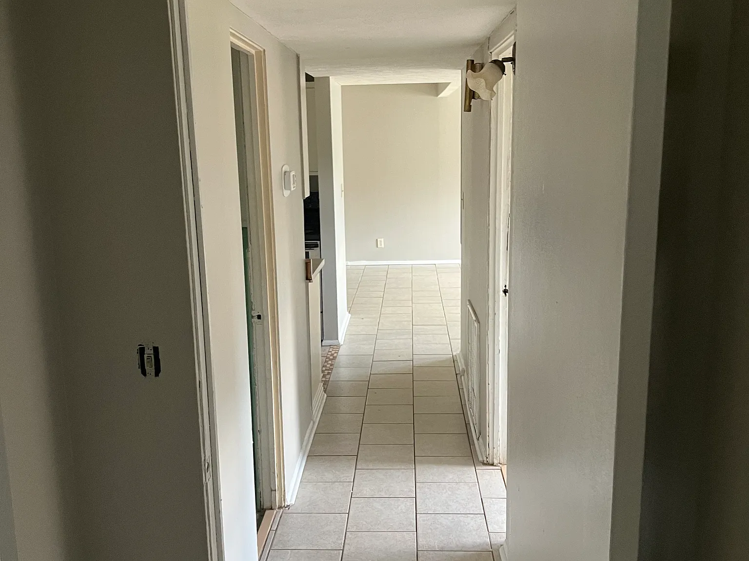 3 bed, 2500 sqft, $1,100 — Photo 3