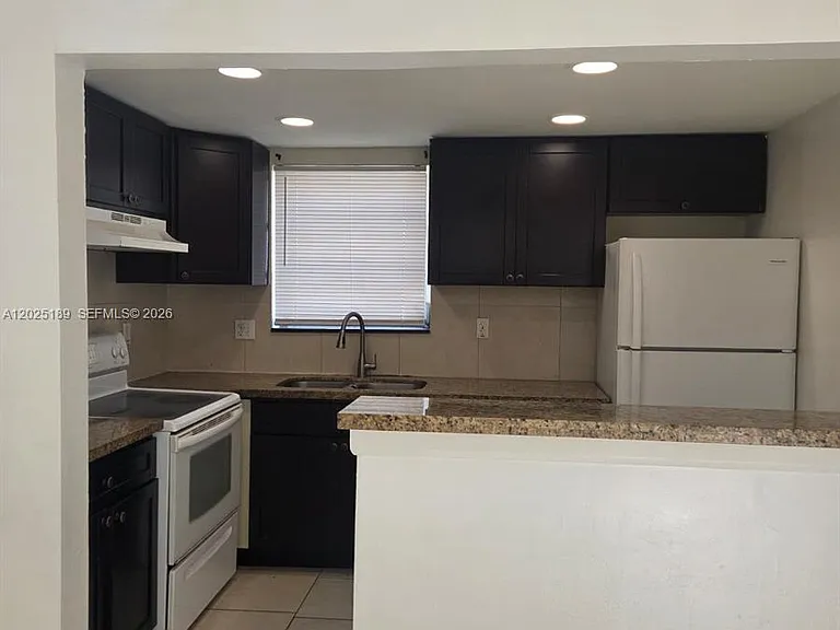 2121 NE 168th St #6 — Photo 15