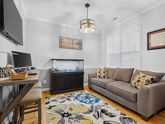 5th image of 2979 Treadwell St