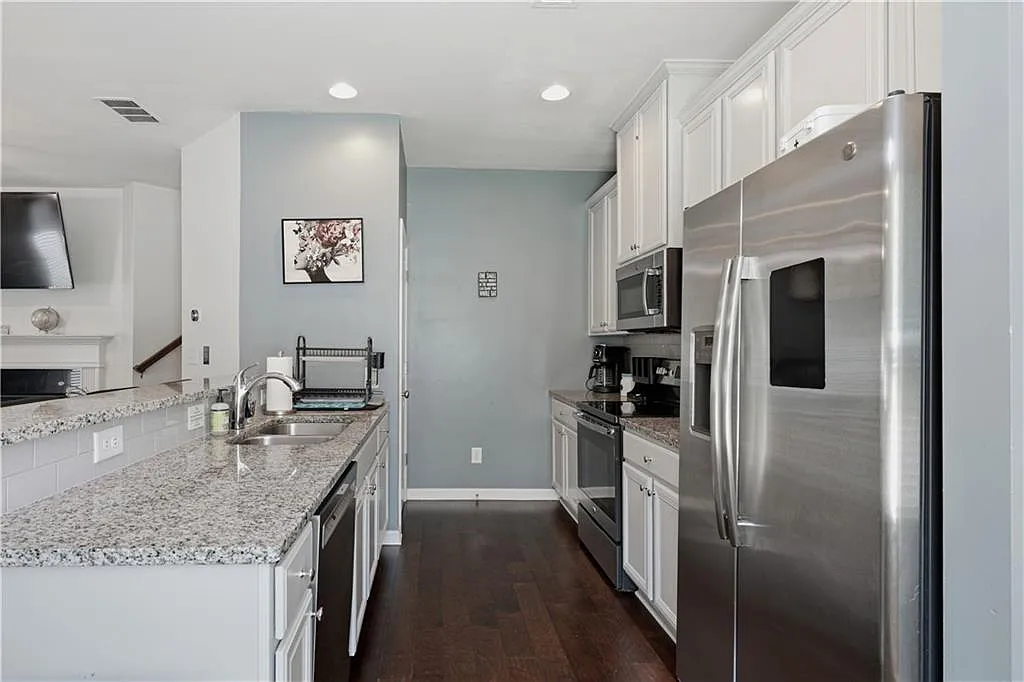 3 bed, 2.5 bath, 1604 sqft, $2,150 — Photo 4