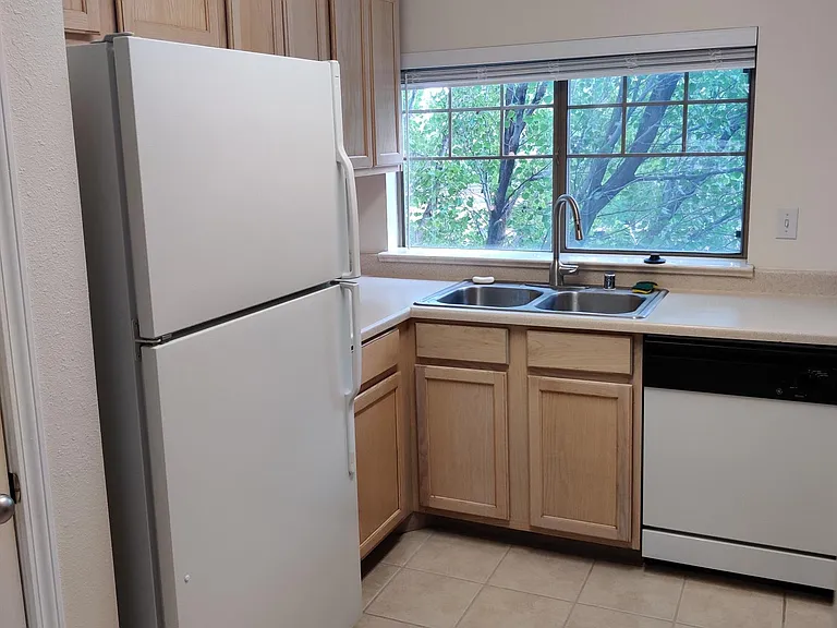 76 Loma Vista Dr — Photo 8