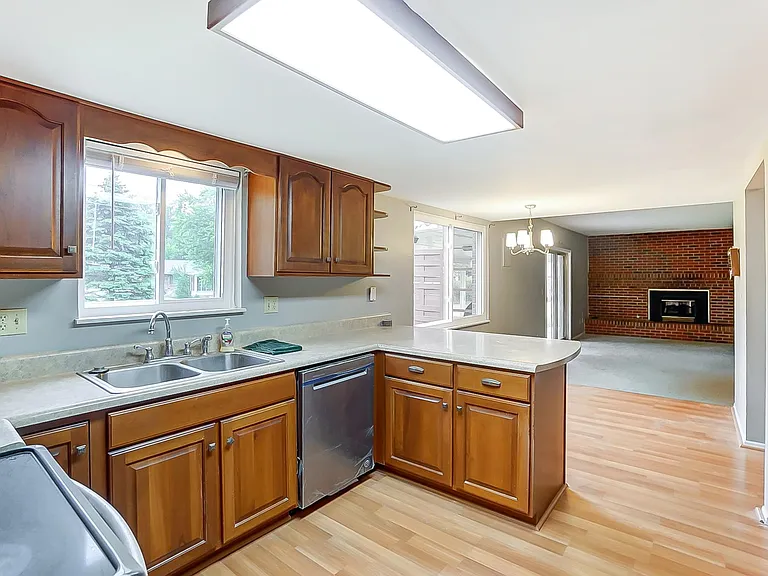 415 Rustic Ct — Photo 11