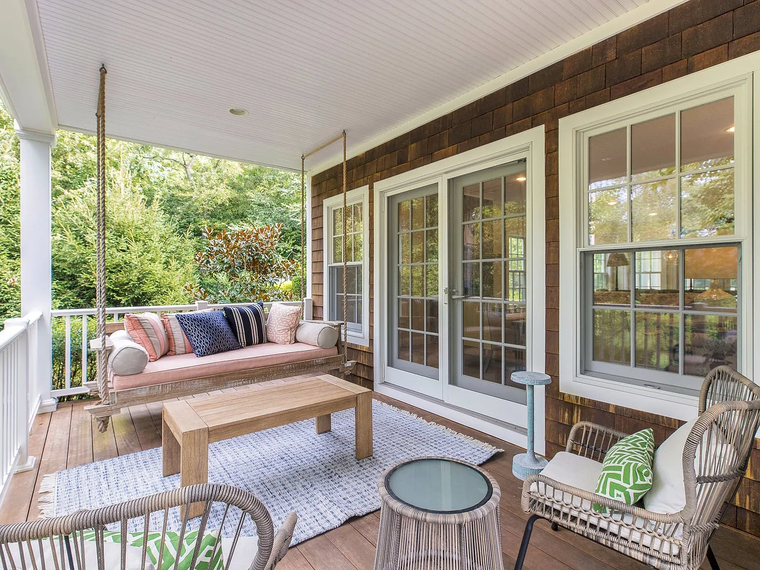 Spacious Open Floor Plan Home with Heated Inground Pool! — Photo 4