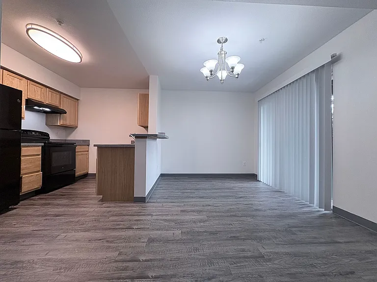 Park East & West Apartments — Photo 19