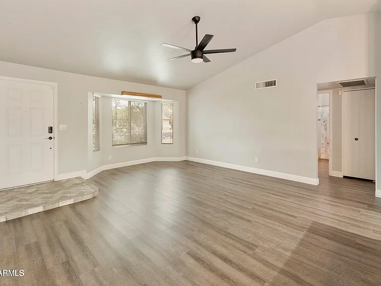 1749 N Ricardo — Photo 7