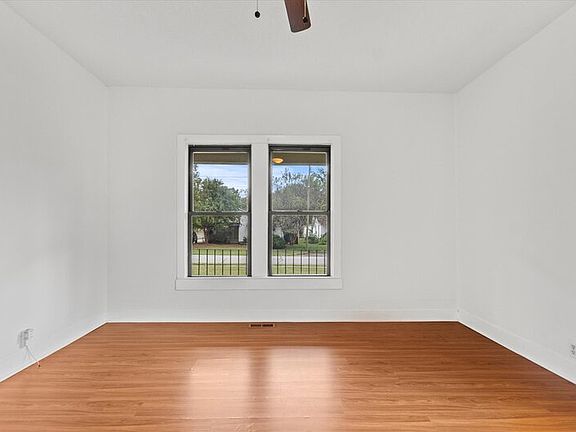 5th image of 1023 Oshaughnessy Ave NE