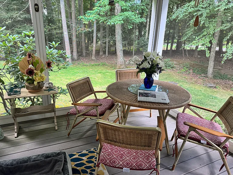 Dining al fresco.