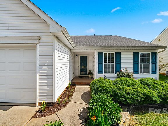 3rd image of 2155 Edenderry Dr
