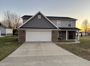 800 W Elm St, Haubstadt, IN 47639