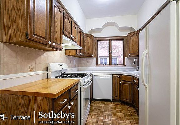 4th image of 67-54 Burns St #1