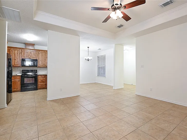 3802 Blackhawk Ln — Photo 5