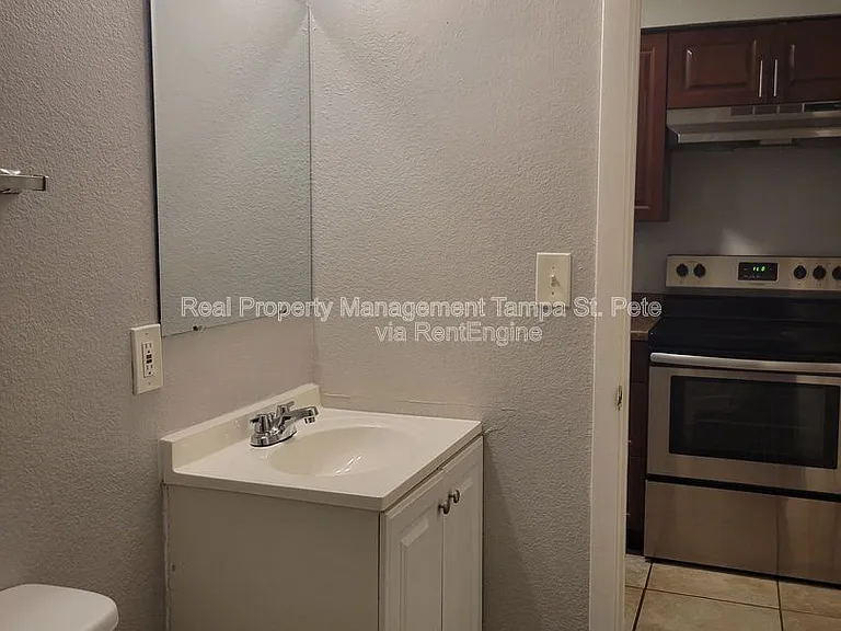 402 W Amelia Ave #C — Photo 14