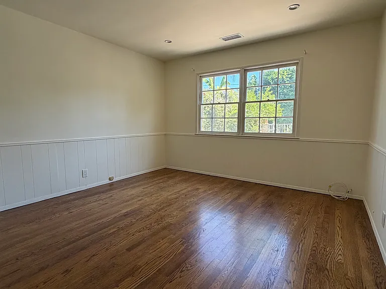 13810 Magnolia Blvd — Photo 13
