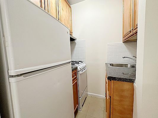 2nd image of 517 E 77th St APT 1G