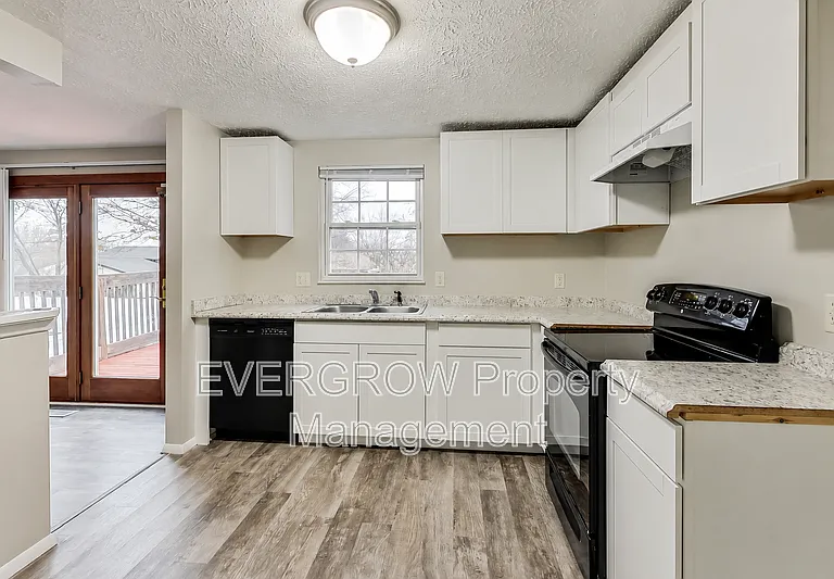5310 Shelbyville Rd — Photo 10