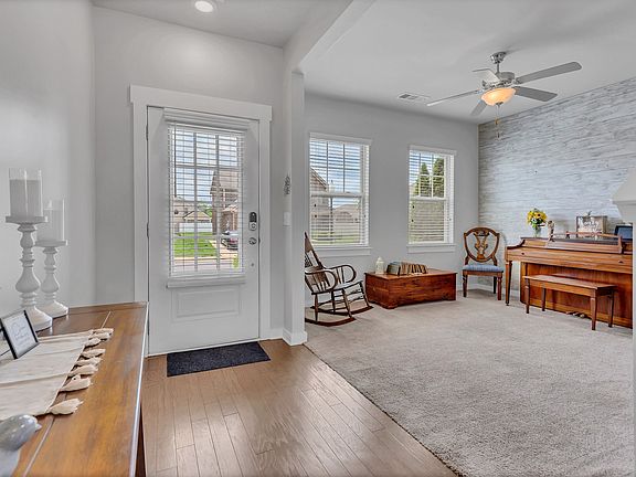 4th image of 4914 Kingdom Dr
