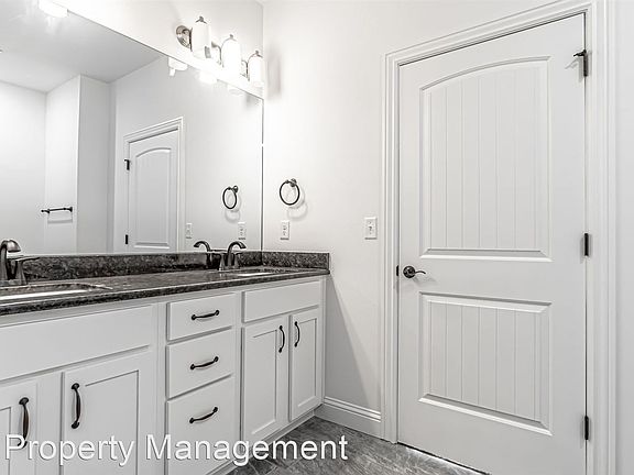 3rd image of 2201 Paddington St