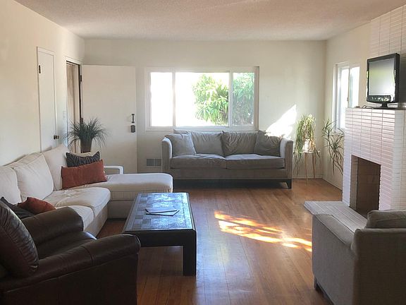 5th image of 1657 Centinela Ave