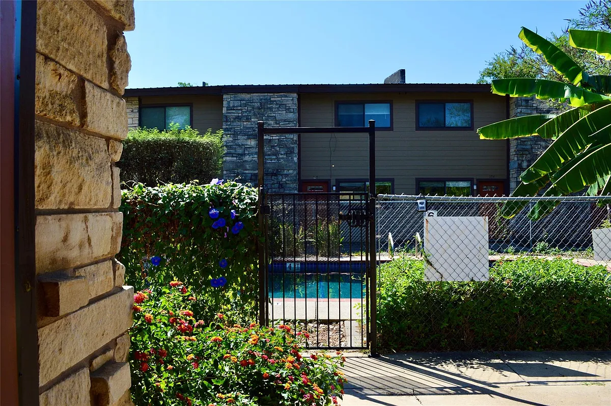 Photo 2 of 6 - 5001 Bull Creek Rd #116 - Austin, TX Building Photo - 5001 Bull Creek Rd #116