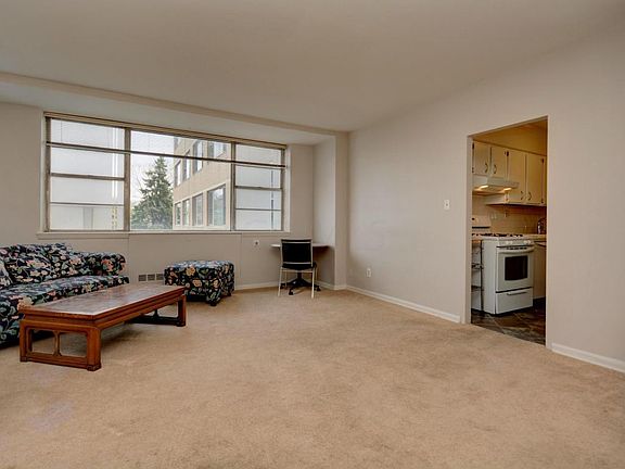 4th image of 1620 E Broad St #301