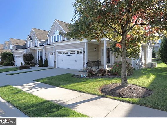2nd image of 1041 Balfour Cir