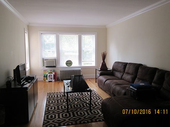 5th image of 6121 N Claremont Ave #3S