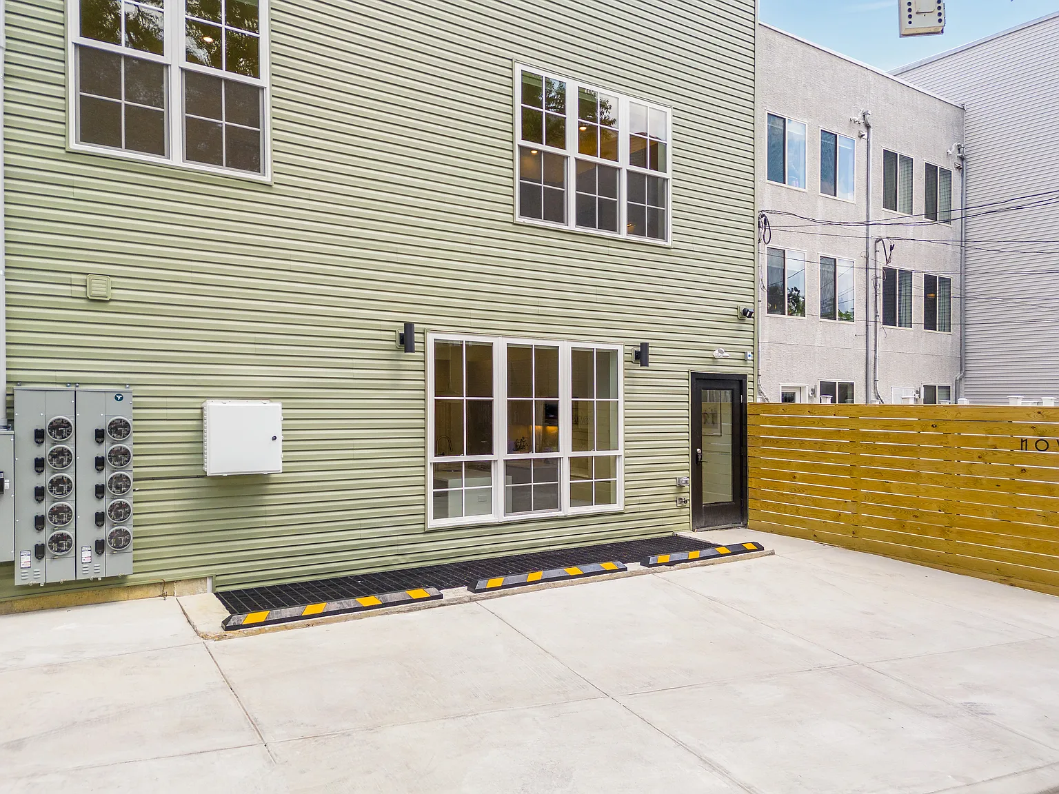 2 bed, 2.5 bath, 1368 sqft, $2,400 — Photo 4