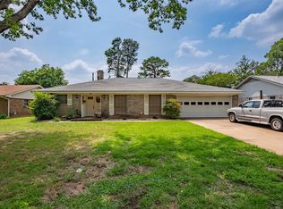 413 Carnation Ln, Hurst, TX 76053