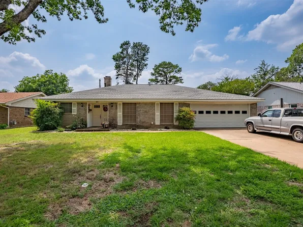 413 Carnation Ln, Hurst, TX 76053