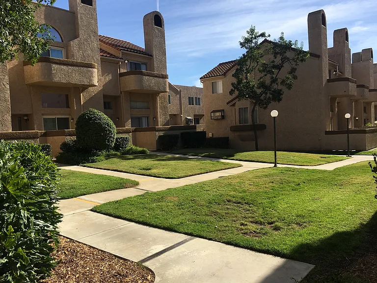 2030 S Bon View Ave #D — Photo 21