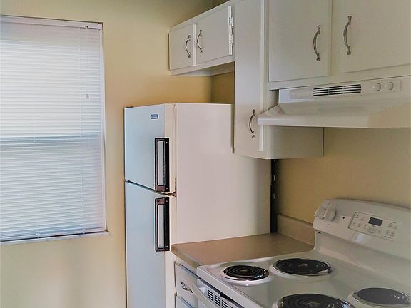 4th image of 316 W 5th St #11537459